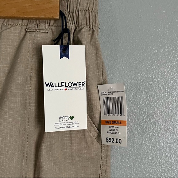 Feisty Curvy Low Rise Relaxed Cargo Pants - Tan - Picture 3 of 8